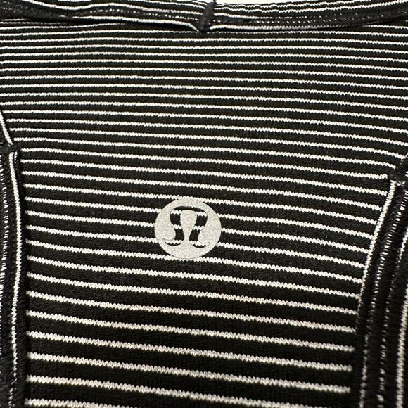 Lululemon Womens Swiftly Tank Top Black White Stripes Size 10 EUC - Picture 5 of 9